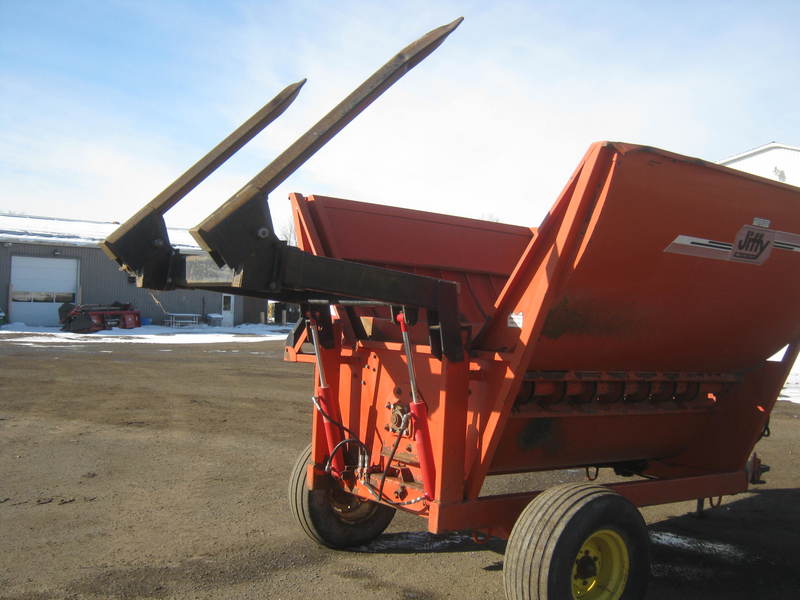 Hay Equipment  Jiffy 900 Bale Processor Photo